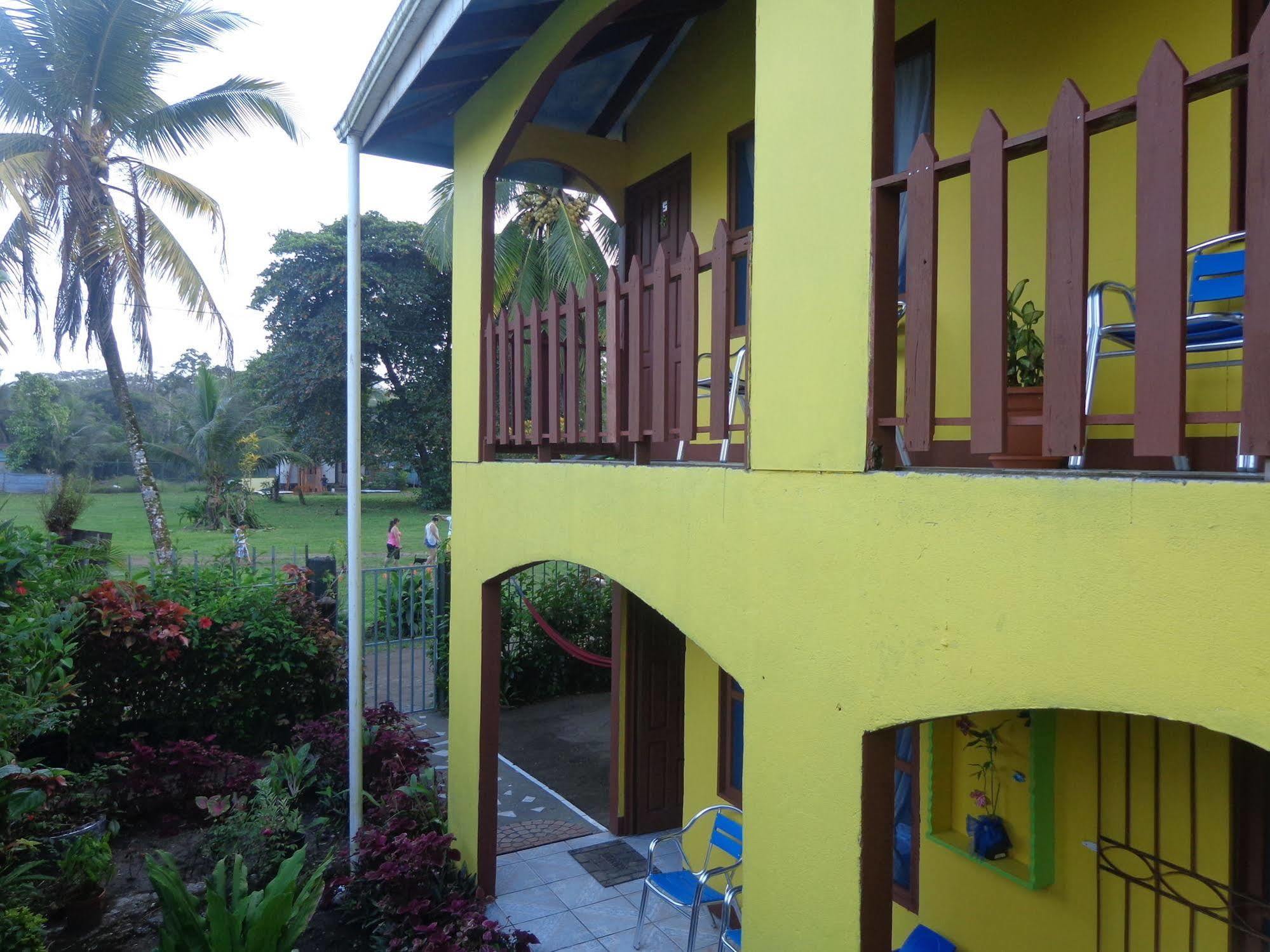 Cabinas Tortuguero Natural エクステリア 写真